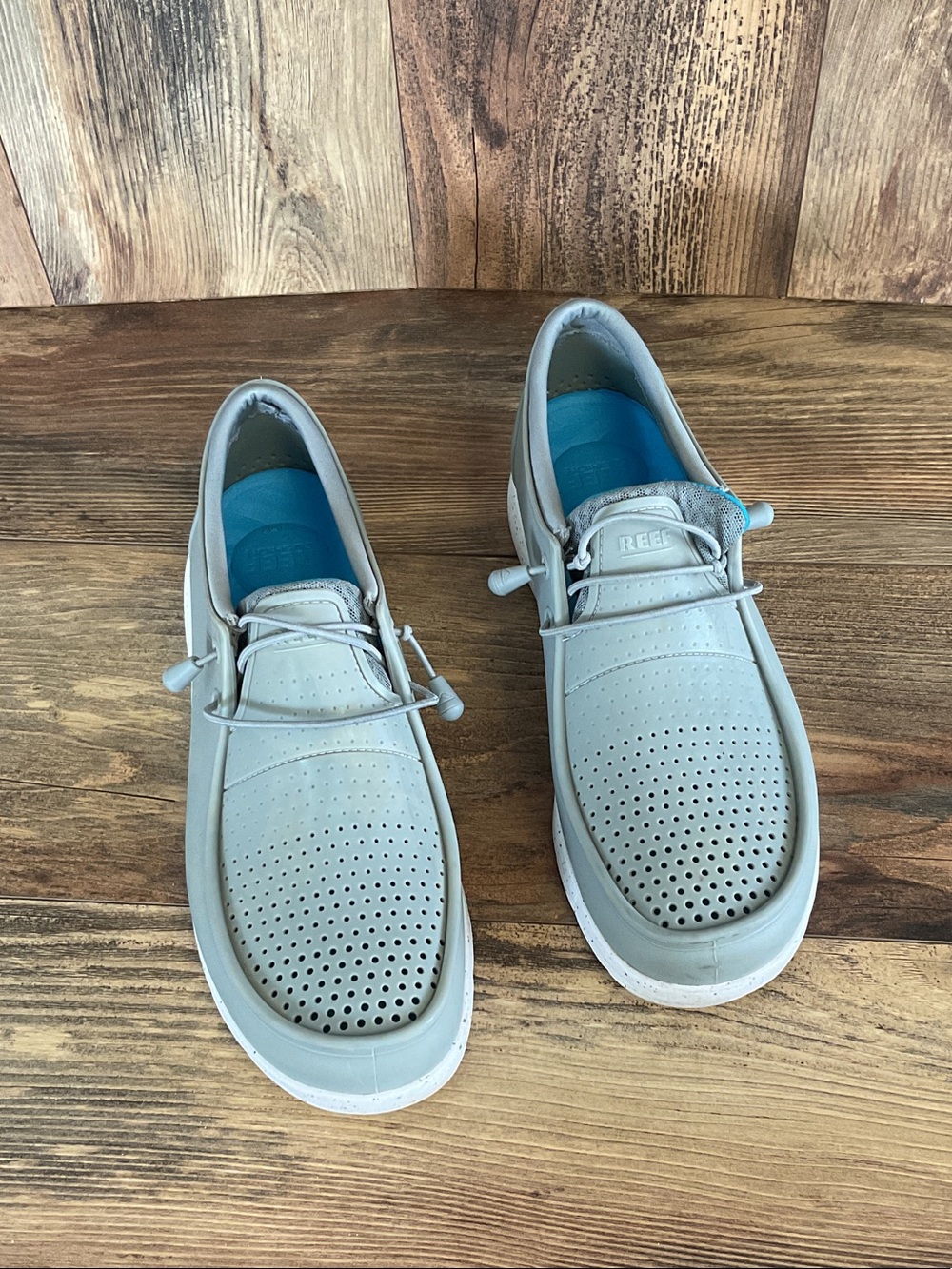 Reef Men’s Perforated Boat Shoes 11      304B